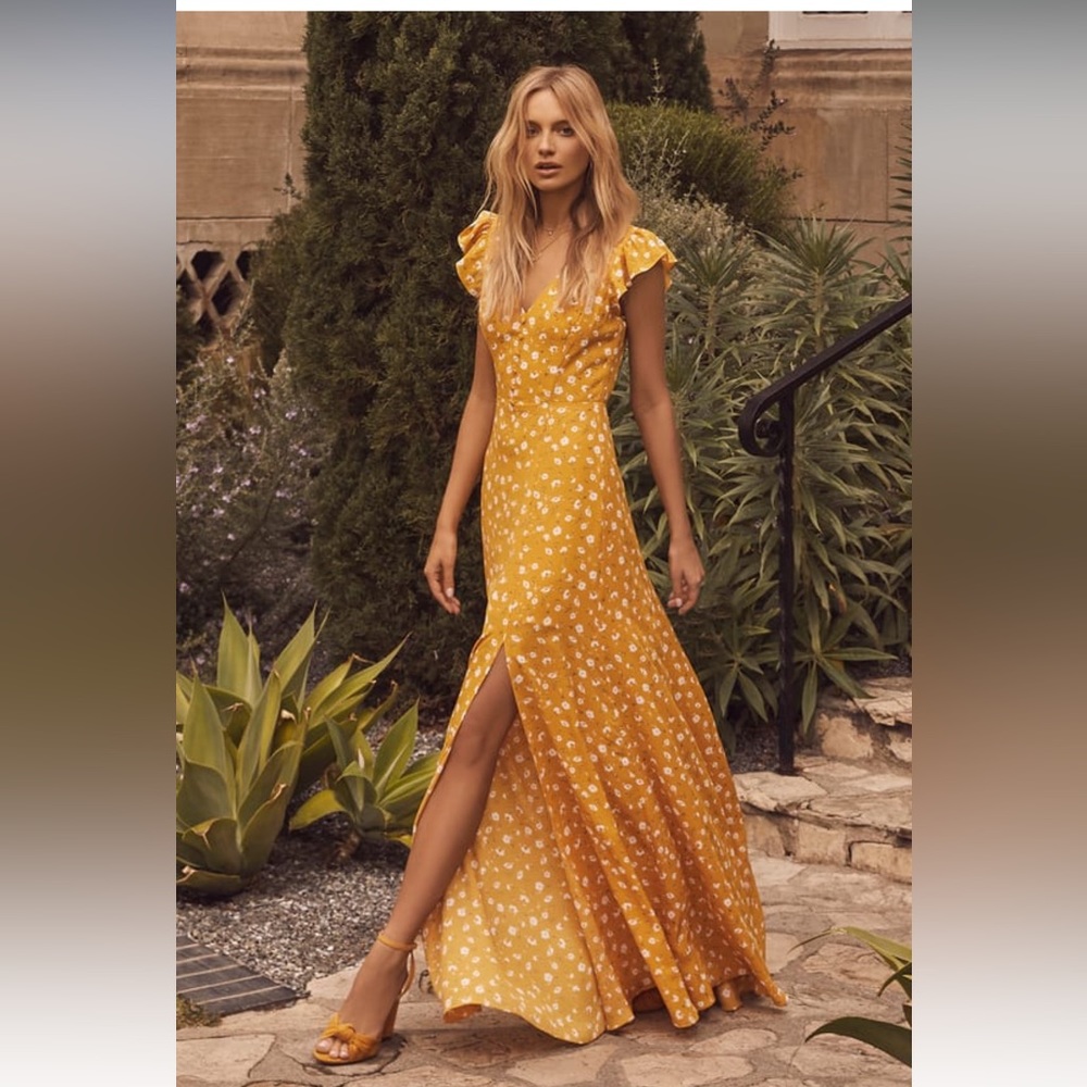 Lulu’s yellow dress for wedding guest